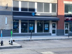 AT&T offering $5 credit